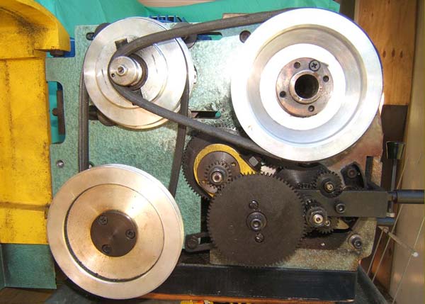 Фото токарного верстата Універсал-3М Універсал-3М Фото токарного верстата